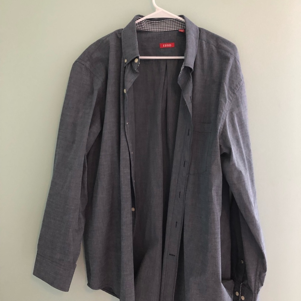 Brand new men’s buttons up.